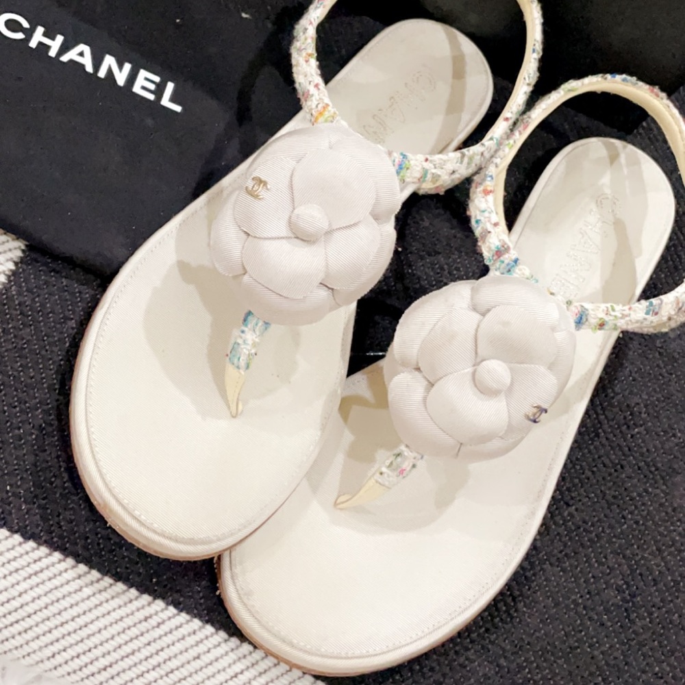 COPY - Authentic Chanel Camillia flower Thong san…